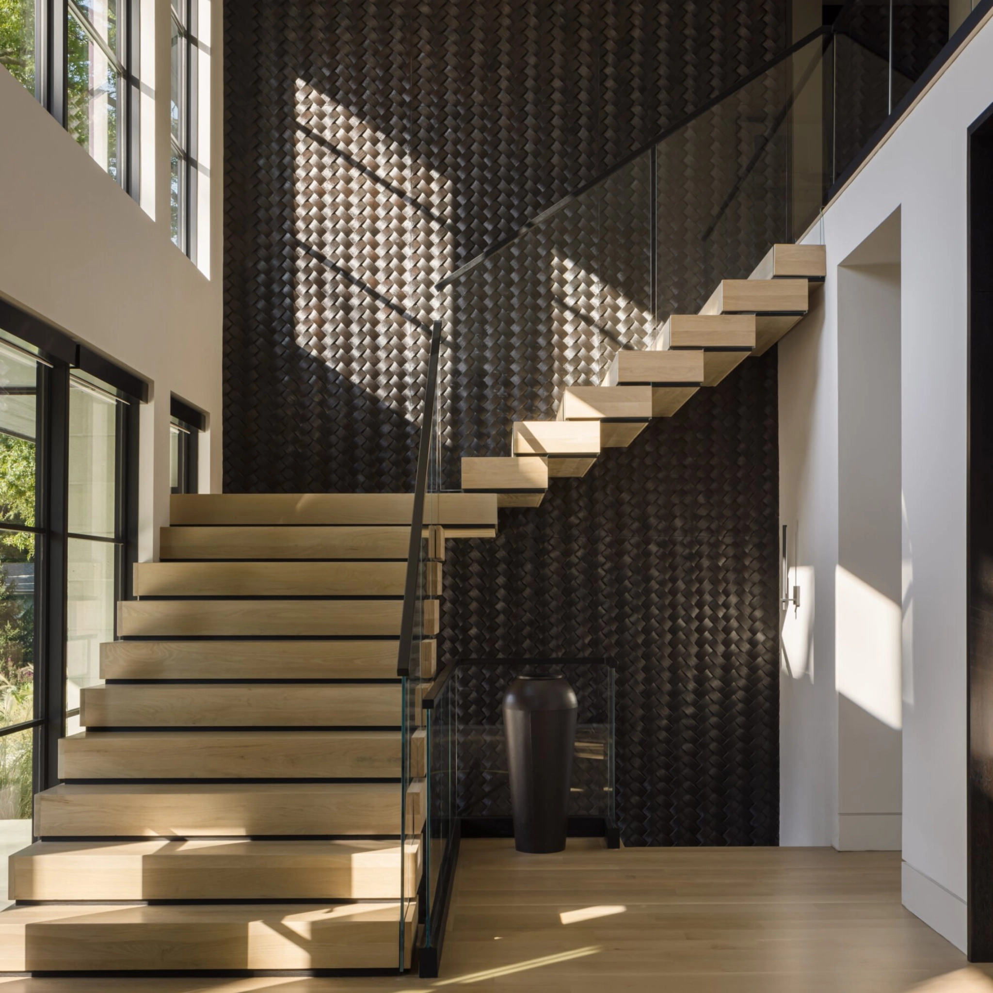 A 90° (L-Shape) FLIGHT Stack rises next to a dramatic dark wall.