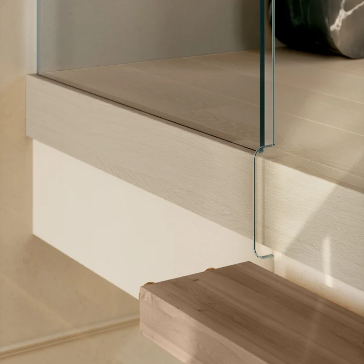 Hidden side mount on a landing at the top of a FLIGHT Mono staircase