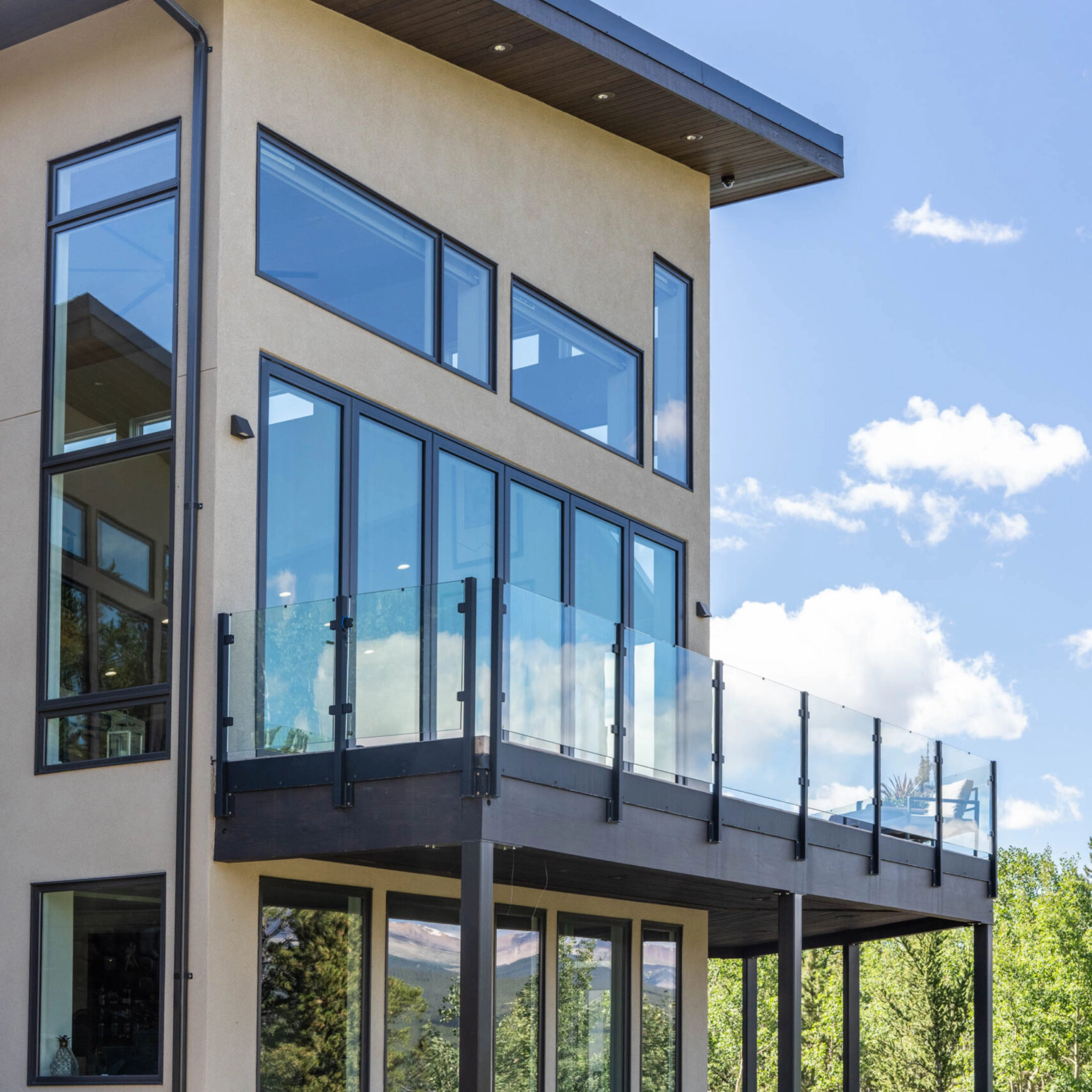 A Post-to-Post glass system on a balcony in Breckenridge.
